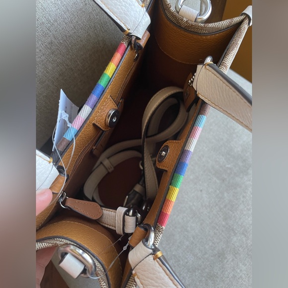 NWT!COACH DEMPSEY TOTE 22 IN SIGNATURE JACQUARD WITH RAINBOW STRIPE(COACH CJ576) - Picture 5 of 10